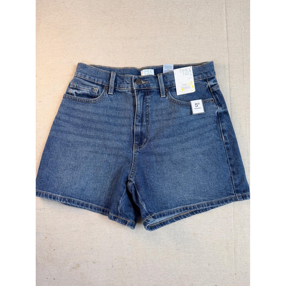 Time and Tru Women High Rise Denim Shorts Medium Wash Blue Size 6 5in Inseam NWT